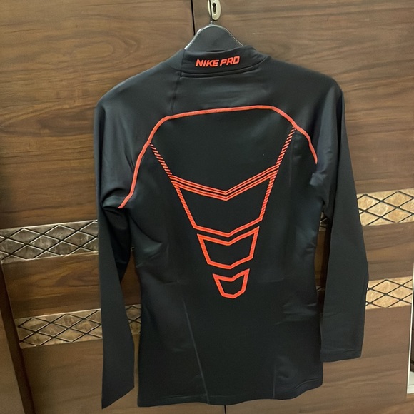 Nike base layer Warm Compression Running Tshirt/Jersey - Picture 4 of 4